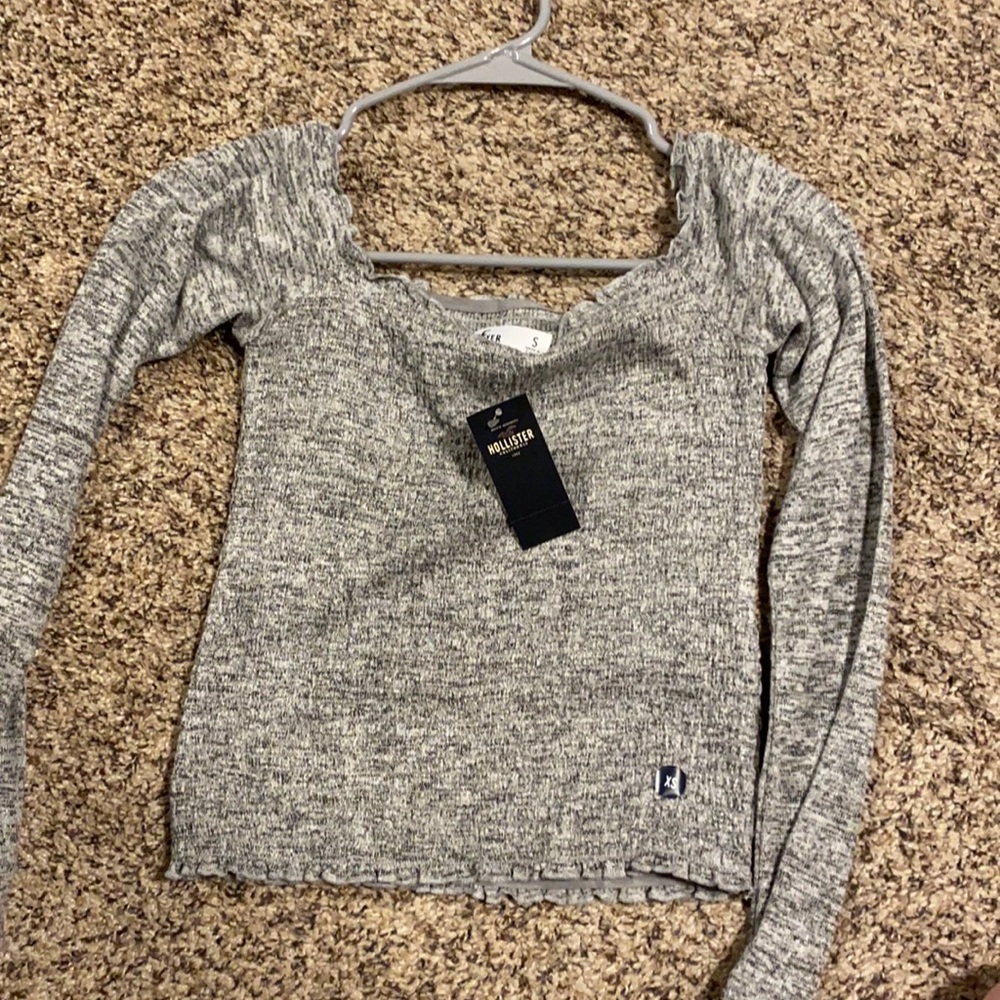 Great condition Hollister top